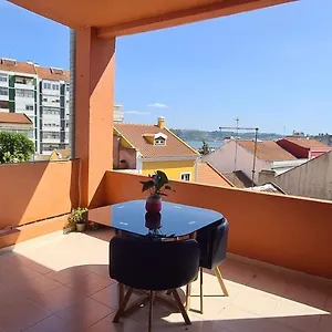Appartement Relax In For 4 People With Terrace And Parking, Lisboa